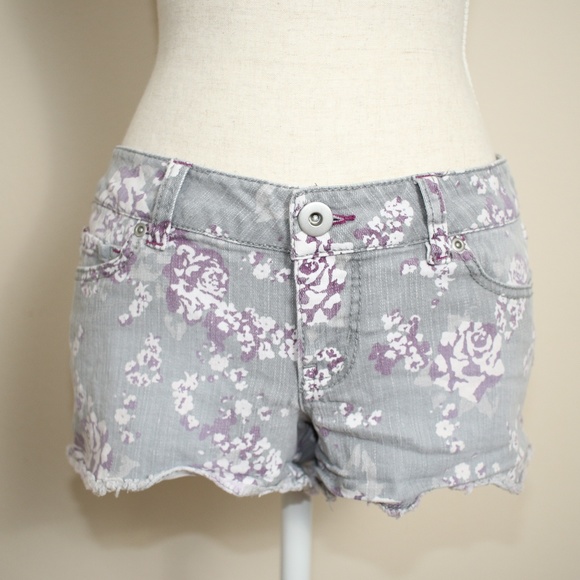 Mudd Gray Floral Low-Rise Denim Shorts - Picture 8 of 8